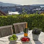 Nydelig Hus Med Privat Hage Og Fantastisk Utsikt Over Fisketorget, Bryggen Og Sentrum ברגן