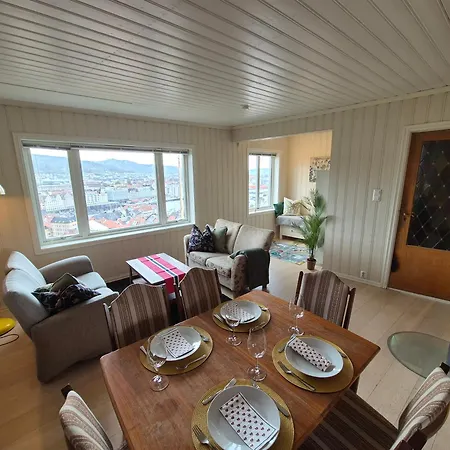 דירה Nydelig Hus Med Privat Hage Og Fantastisk Utsikt Over Fisketorget, Bryggen Og Sentrum