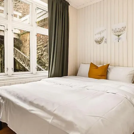 Nydelig Hus Med Privat Hage Og Fantastisk Utsikt Over Fisketorget, Bryggen Og Sentrum Apartamento *