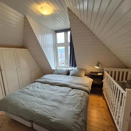 Nydelig Hus Med Privat Hage Og Fantastisk Utsikt Over Fisketorget, Bryggen Og Sentrum