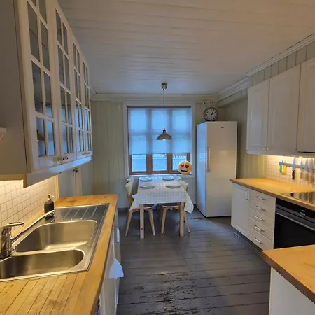 Apartamento Nydelig Hus Med Privat Hage Og Fantastisk Utsikt Over Fisketorget, Bryggen Og Sentrum Bergen