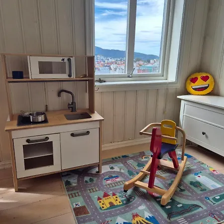 Nydelig Hus Med Privat Hage Og Fantastisk Utsikt Over Fisketorget, Bryggen Og Sentrum *