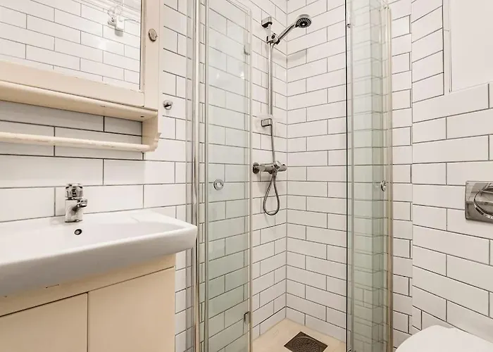 Leilighet Nydelig Hus Med Privat Hage Og Fantastisk Utsikt Over Fisketorget, Bryggen Og Sentrum *