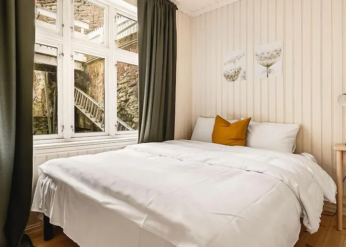 Nydelig Hus Med Privat Hage Og Fantastisk Utsikt Over Fisketorget, Bryggen Og Sentrum 아파트 *