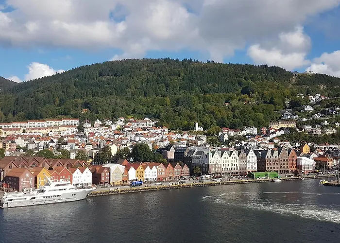 Nydelig Hus Med Privat Hage Og Fantastisk Utsikt Over Fisketorget, Bryggen Og Sentrum Leilighet *
