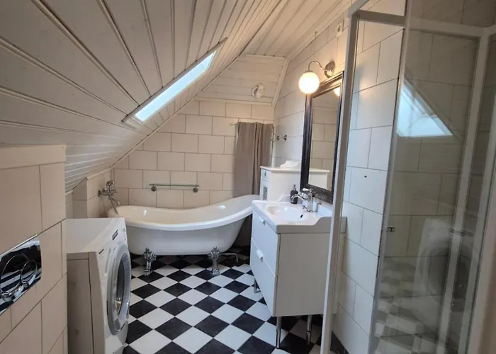 Nydelig Hus Med Privat Hage Og Fantastisk Utsikt Over Fisketorget, Bryggen Og Sentrum Bergen