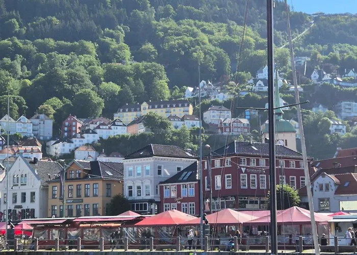 Nydelig Hus Med Privat Hage Og Fantastisk Utsikt Over Fisketorget, Bryggen Og Sentrum *