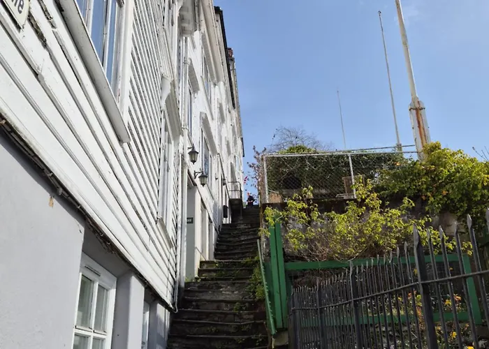 Nydelig Hus Med Privat Hage Og Fantastisk Utsikt Over Fisketorget, Bryggen Og Sentrum Bergen