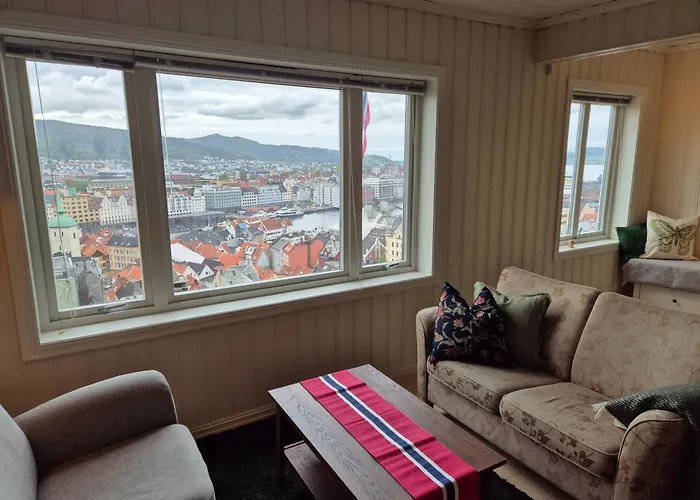 Nydelig Hus Med Privat Hage Og Fantastisk Utsikt Over Fisketorget, Bryggen Og Sentrum * 베르겐