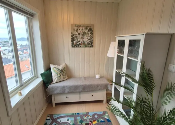 Nydelig Hus Med Privat Hage Og Fantastisk Utsikt Over Fisketorget, Bryggen Og Sentrum Apartament