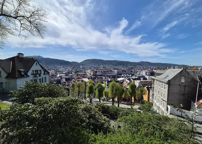 Nydelig Hus Med Privat Hage Og Fantastisk Utsikt Over Fisketorget, Bryggen Og Sentrum Leilighet *