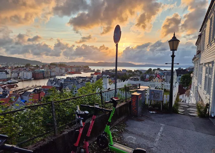 Apartament Nydelig Hus Med Privat Hage Og Fantastisk Utsikt Over Fisketorget, Bryggen Og Sentrum