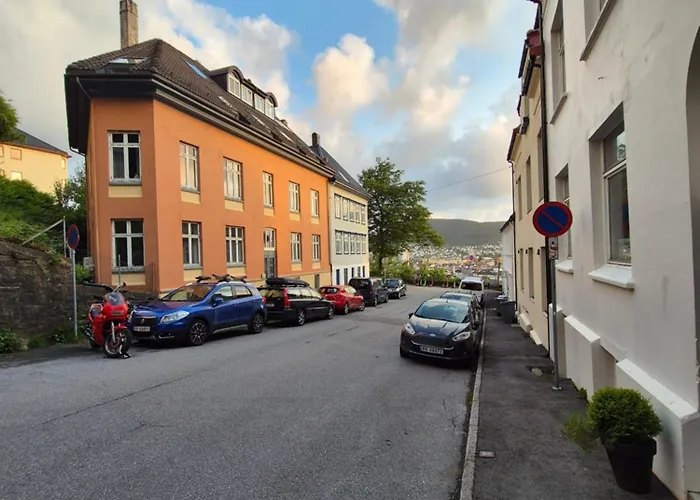 Apartament Nydelig Hus Med Privat Hage Og Fantastisk Utsikt Over Fisketorget, Bryggen Og Sentrum *