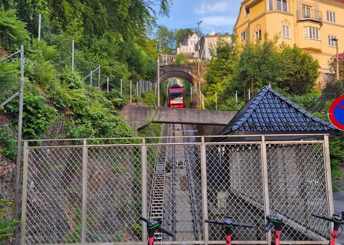 Nydelig Hus Med Privat Hage Og Fantastisk Utsikt Over Fisketorget, Bryggen Og Sentrum Apartament *
