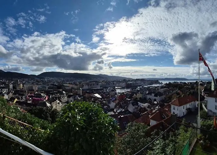 Nydelig Hus Med Privat Hage Og Fantastisk Utsikt Over Fisketorget, Bryggen Og Sentrum *