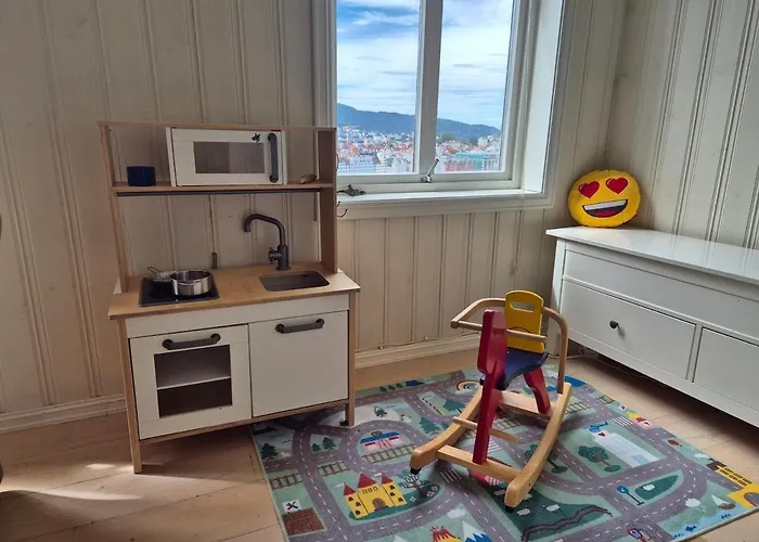 Nydelig Hus Med Privat Hage Og Fantastisk Utsikt Over Fisketorget, Bryggen Og Sentrum *